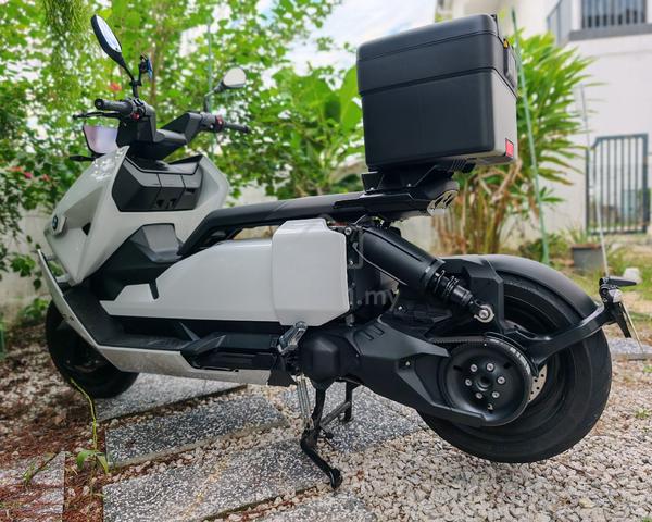BMW CE04 Fully Electric Scooter - photo 2 of 10