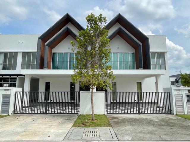 M Residence | 5ft Extra Land | 28x85 4R4B | 2 Storey House Seremban 1