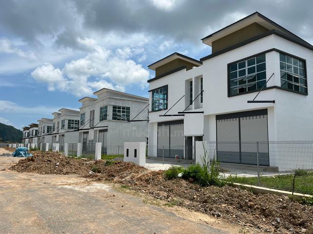 1.5 storey Semi D Warehouse (Corner + Intermediate) For Rent Perlis 1