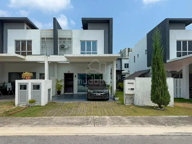 Double Storey Casa Green Cybersouth 1