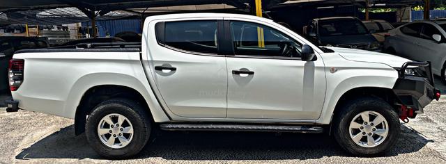 2022 Mitsubishi TRITON 2.4 VGT(A)BULLBAR FRONTRear - 3