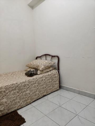 Single Room Untuk Perempuan Melayu 1