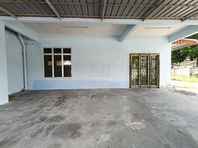 Skudai Mutiara Rini @ Jalan Bakti Corner Good Condition Single Storey 1