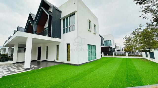 Beautiful Renovated Corner Lot Renovated 2 Storey Semi-D Garden Homes 1