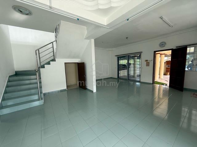 Jalan Nuri Double Storey Conner Lot 4Bed 3Bath Kulai Bandar Putra 1