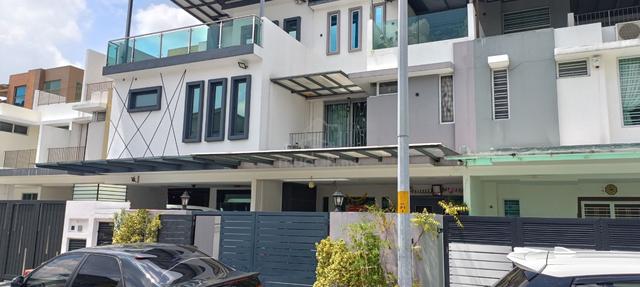 BANDAR BOTANIC KLANG ( PENAGA ) 2 ½ Intermediate unit with Balcony for 1