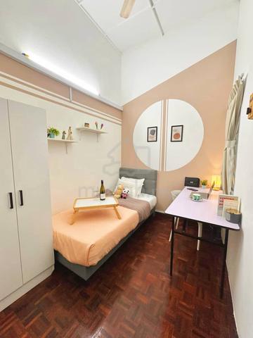 Fully Furnished Single Room for RENT! Near SS2 | Free Cleaning & WiFi| 1