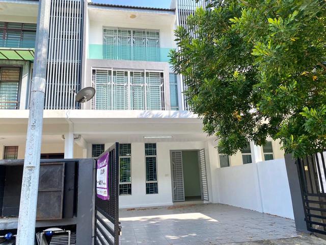 3 Storey Terrace House Bangi Avenue 3, Taman Bangi Avenue, Bangi 1