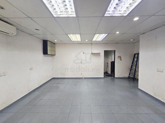 [Hot Area] Ground Floor Shoplot at Georgetown for rent 1