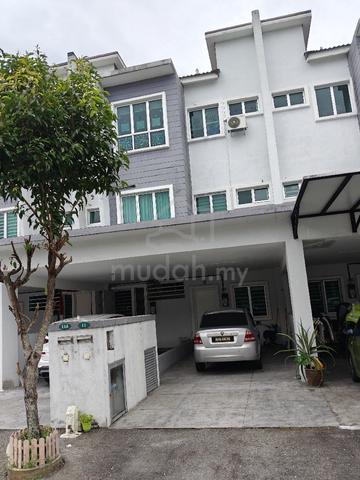 Town House (lower unit ) for rent 1