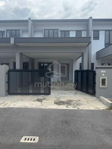 Double Storey Intermediate House @ Oaks 23, Stapok for sale 1