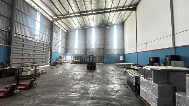Seksyen 35 - Semi D Factory FOR RENT (With Nice Office Space) 1