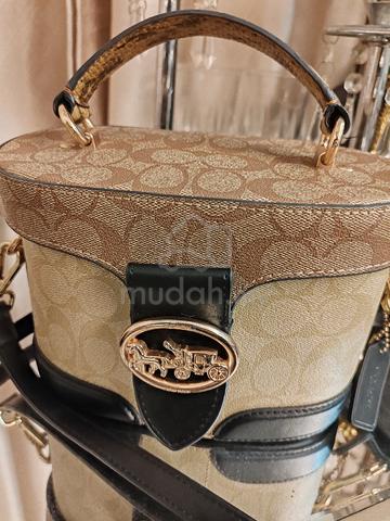 Carousel Image