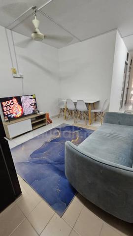 Bilik Sewa Flora Damansara Single Room Queen Bed 1