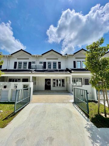 (RUMAH CANTiK) M SENYUMIA SALAK TINGGI SEPANG 1