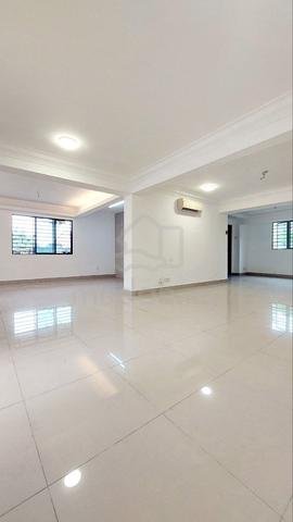 2 Storey Teres Bukit Serdang Freehold,corner,cantik New Reno,big Space 1