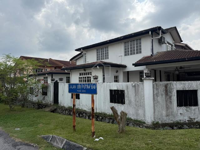 Fully Renovated Corner House With Extra Land For Sale At Bangi 1