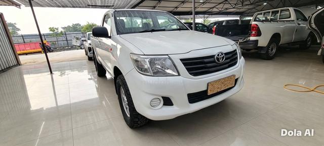 TOYOTA HILUX 2.5  MANUAL SINGLE CaB  - 2