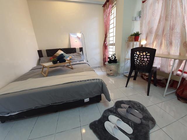 (half price for first month) Medium room at Setia alam (New mattress) 1