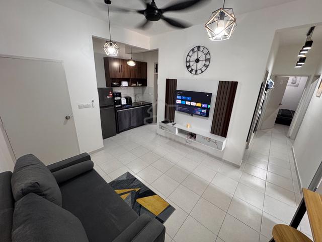 Fmale FullyFurnish pixel city sentral condo 1 Minit LRT salak selatan 1