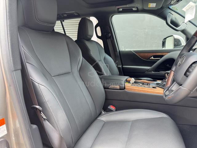 2400km 2024 Lexus LX600 3.4 Silver & Black READY - 3