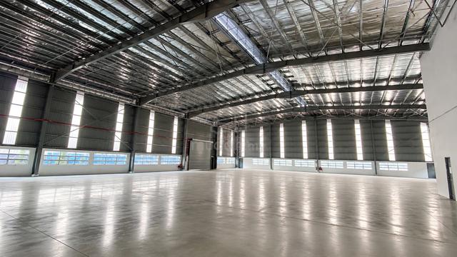 Nusajaya single storey factory with mezzanine floor office 1