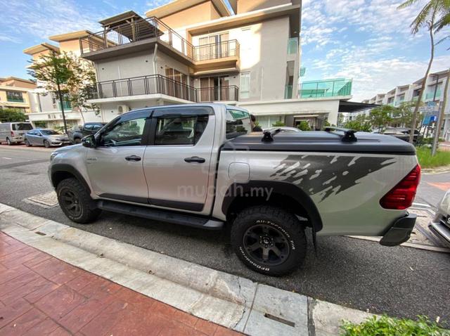 2020 Toyota HILUX 2.8 BLACK EDITION (A) - 4