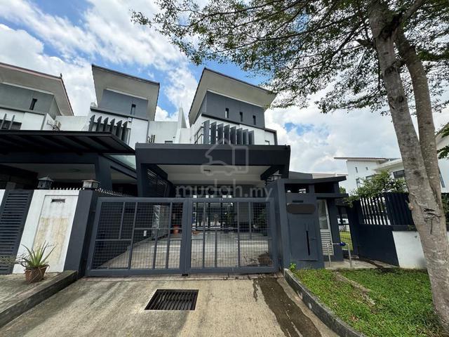 2 Storey Terrace End Lot Laman Glenmarie, Shah Alam 1