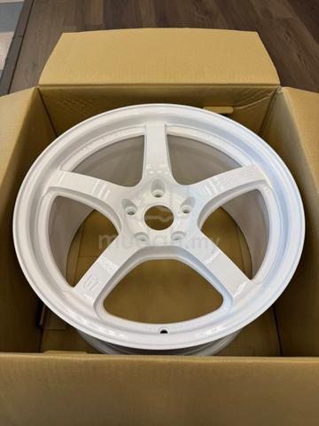 rim baru 18 ORI RAYS 57CR MADE IN JAPAN FK8 FL5 - photo 3 of 5