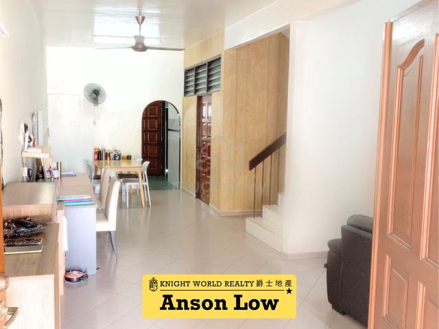 [ ISLAND GLADES ] 2 Storey Terrace | 2,200sf | Renovated Condition 1
