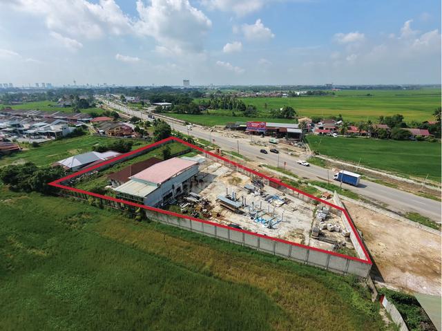 [STRATEGIC LOCATION] Land For Sale Near Main Road in Mergong 1