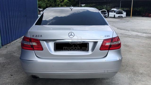 2011 Mercedes Benz E200 CGI 1.8 (loan kedai) - 2