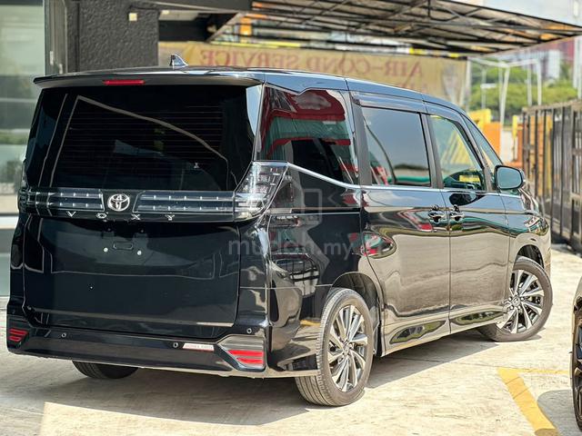 2022 Toyota VOXY 2.0 S-Z (A) SIDE STEP GRADE 4.5 A - 4