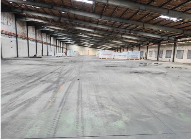 (ENORMOUS BUILT UP AND LAND AREA) Warehouse, Kluang, Johor 1