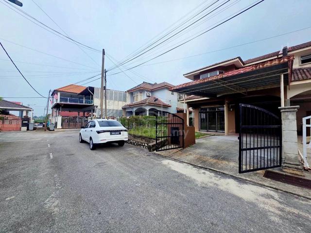 Semi-D for Rent at Taman Ixora Senawang! spacious view Now 1