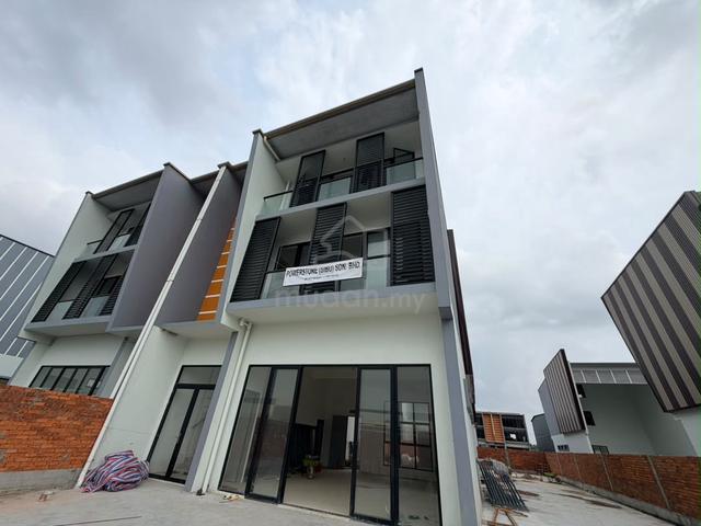 Pine Square 66 Light Industry 3 Storey Semi-D Warehouse FOR RENT 1