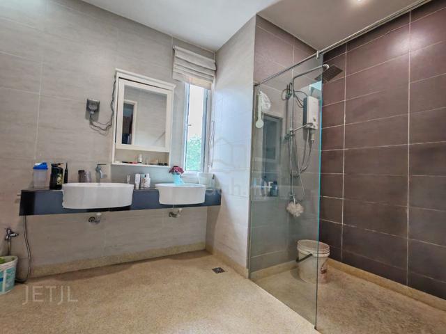 Bandar Parklands Double Storey Semi D Renovated Unit 1
