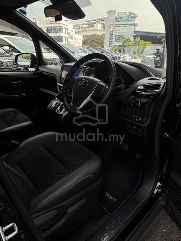 2021 Toyota VOXY 2.0 ZS (A) - 4