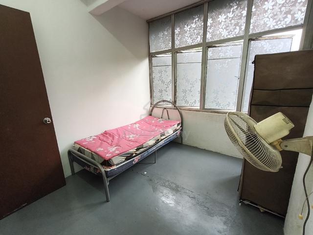 Medium Sized Room for rent 1