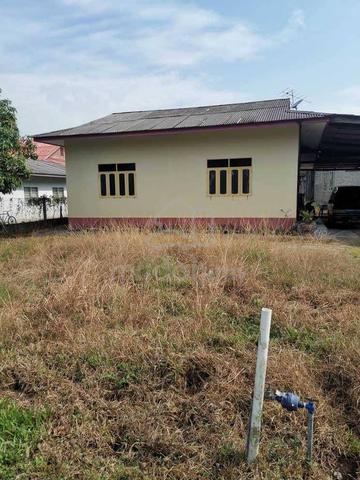 Rumah di depan SMK KOMPLEKS SEB TAKIR K.NERUS UNTUK DIJUAL SEGERA 1