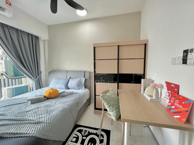 Edumetro Balcony room to rent 1
