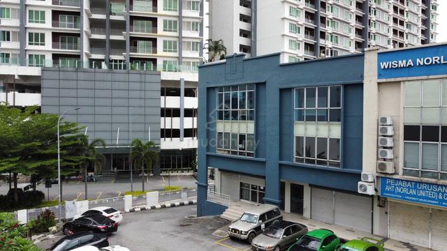 Corner 3.5 Storey Shoplot Jalan Excella, Taman Ampang Hilir, KL 1