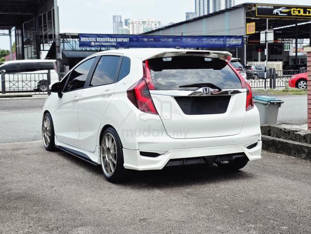 2018 Honda JAZZ 1.5 V CLEAN CONCEPT. SENANG LULUS. - 2
