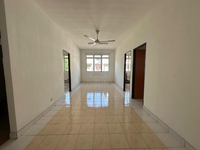 Camellia Court (Nilai Impian) 1