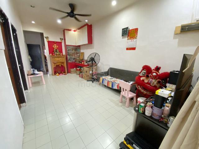 Taman Johor Jaya Jalan Teratai, Basic Renovated Single Storey Terrace 1