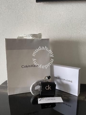 Calvin Klein Airpods Pouch (New) - Accessories for Phones & Gadgets for  sale in Bukit Bintang, Kuala Lumpur