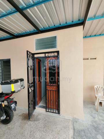 2rooms 2bath MUAR 1