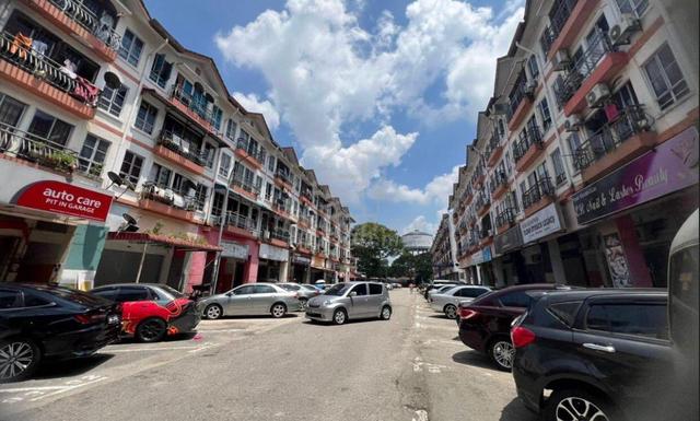 Park Avenue (Tampoi Indah) 1