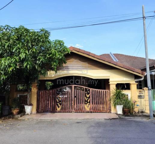 CANTIK RENOVATED EXTENDED HOT AREA SemiD Taman Perdana 2 Pekan Pahang 1