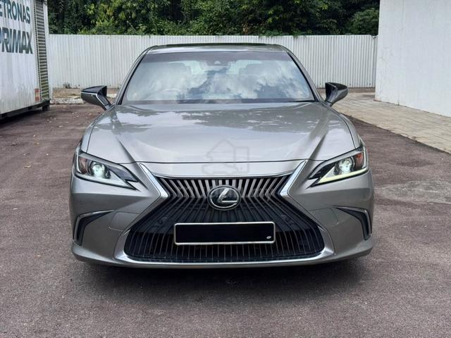 2019 Lexus ES250 2.5 LUXURY / Full Service Lexus - 2